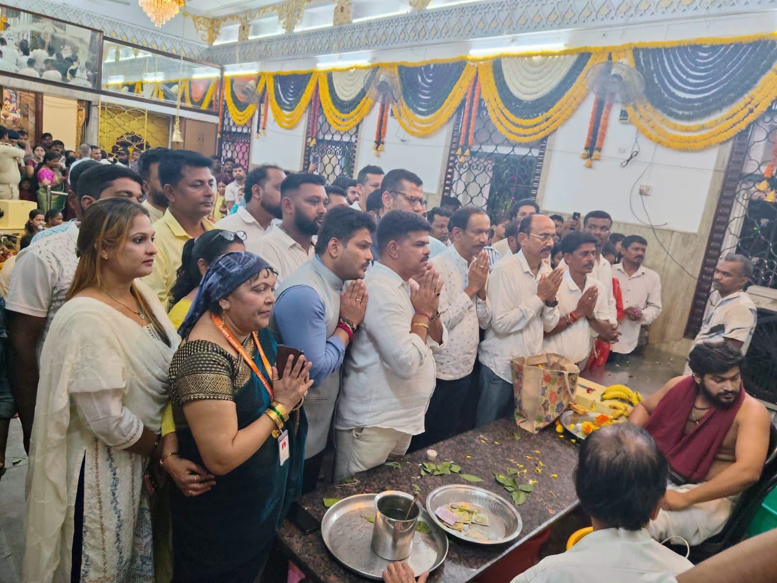 *Congress Leaders Offer Prayers at Lord Damodar Temple During 127th Damodar Bhajni Saptah*