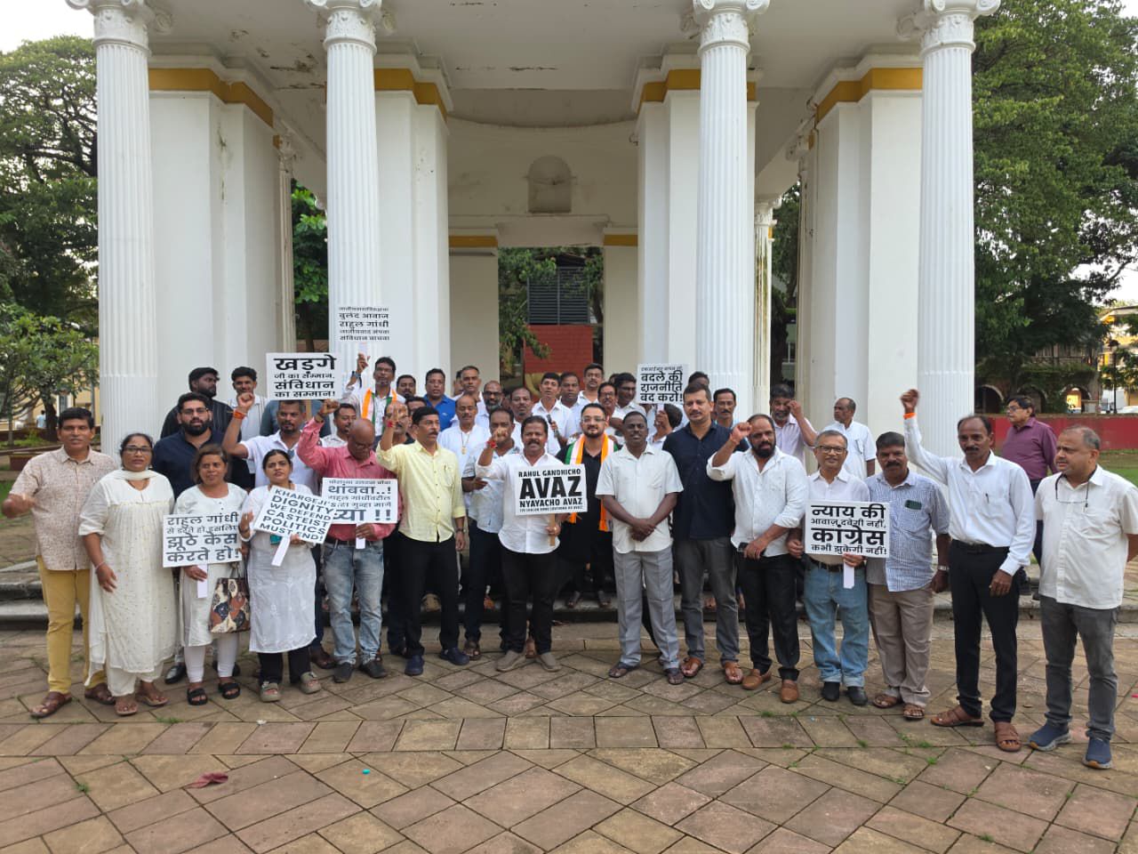 *Congress Holds Protest at Azad Maidan Against “Malicious” FIR Against Rahul Gandhi; Demands Action Against BJP Workers in Uttarakhand*