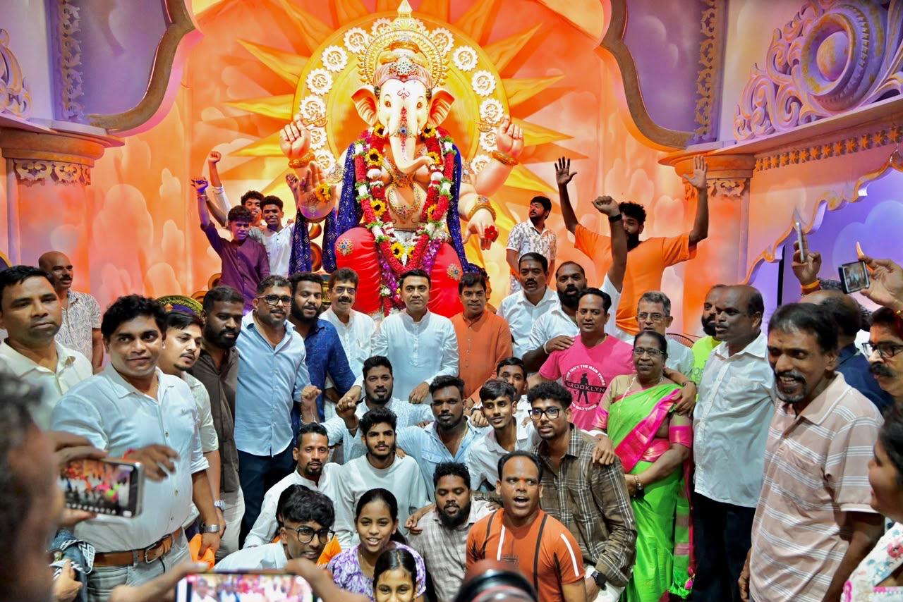 CM Sawant Visits Murgaocha Raja Ganesh Pandal at Sada, Offers Prayers
