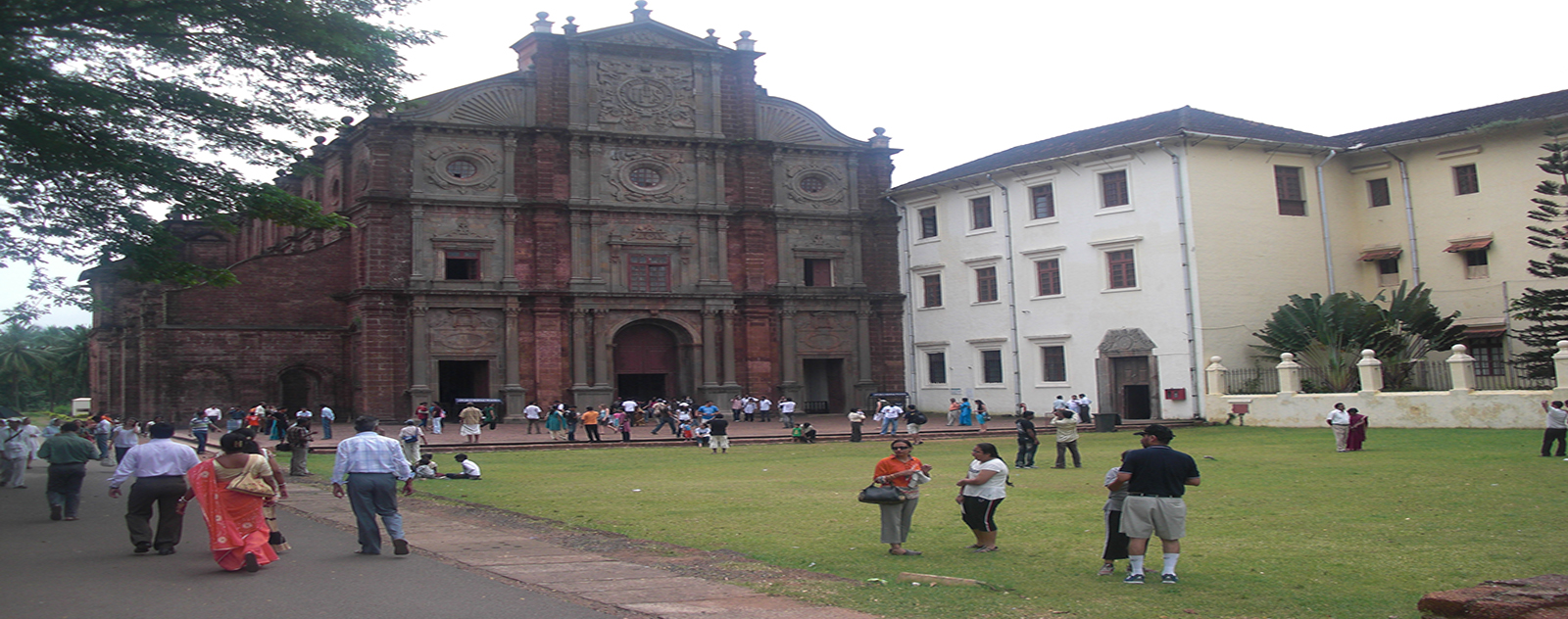 BAN ON ENTRY AT BASILICA OF BOM JESUS & SE CATEDRAL