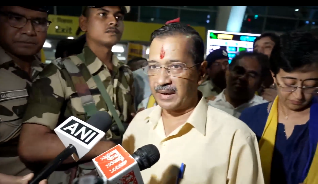 AAP National Convenor Arvind Kejriwal arrives in Goa, receives rousing welcome