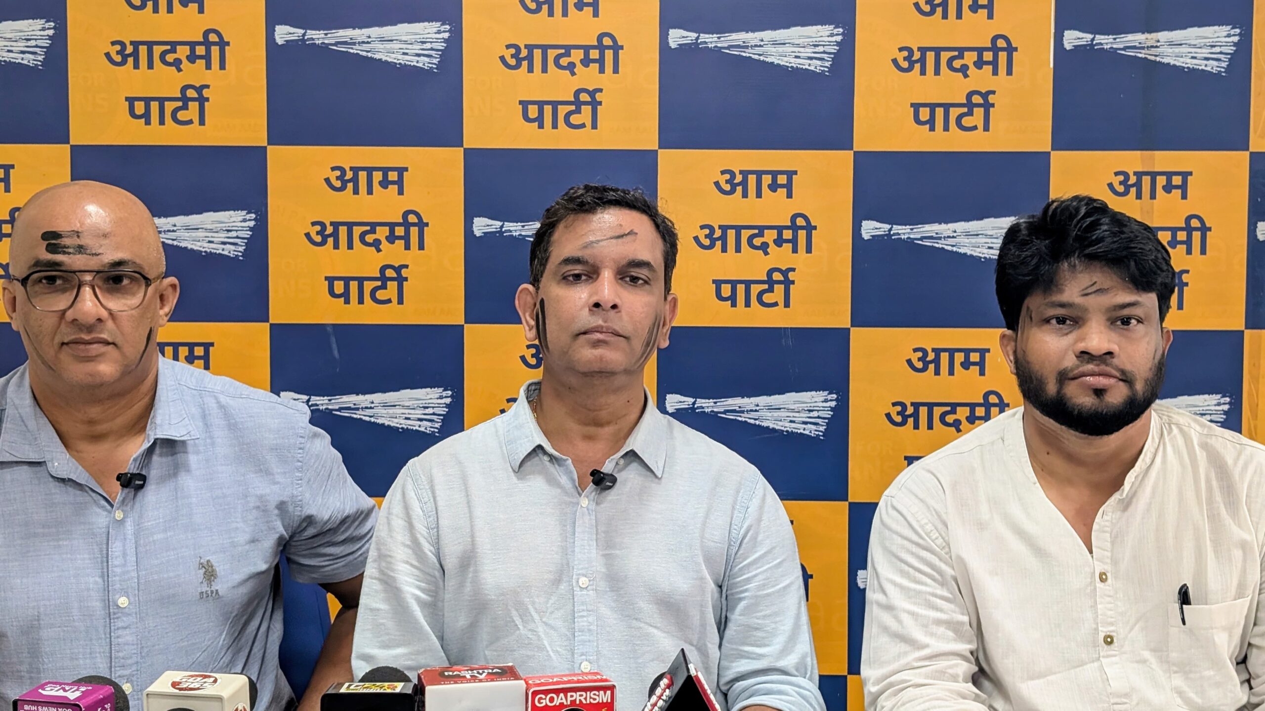 After “Hey Ignorant” comment by BJP, AAP calls CM, Naik for debate on law and order.