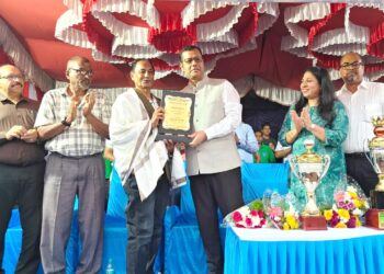 Aramandi Agnelo Colaco Felicitated by LoP Yuri Alemao.