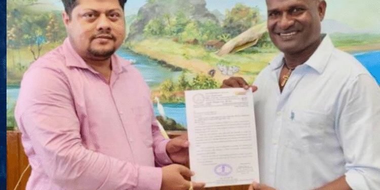 Title: “Ocean’s Guardian: Fisherman Pele Fernandes Honoured for Turtle Rescue”***