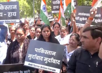Massive Protest Erupts Outside Pakistan High Commission in Delhi Over Pahalgam Terror Attack.