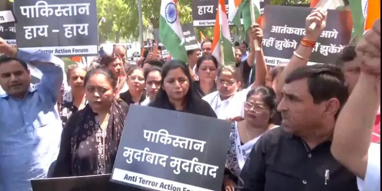 Massive Protest Erupts Outside Pakistan High Commission in Delhi Over Pahalgam Terror Attack.