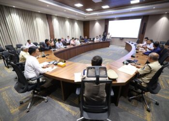 CM Reviews ₹512.91-Crore Infrastructure Projects, Urges Timely Completion..