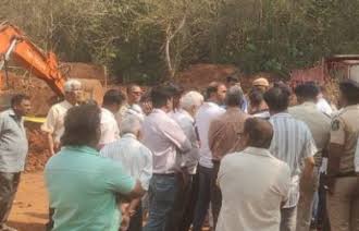 Tension at Mirabag as Residents Halt Bandhara Work.