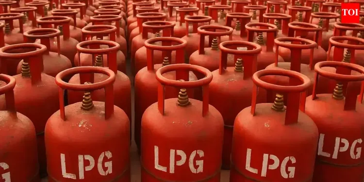 Centre doubles supply of 5 kg LPG cylinders for migrant labourers.